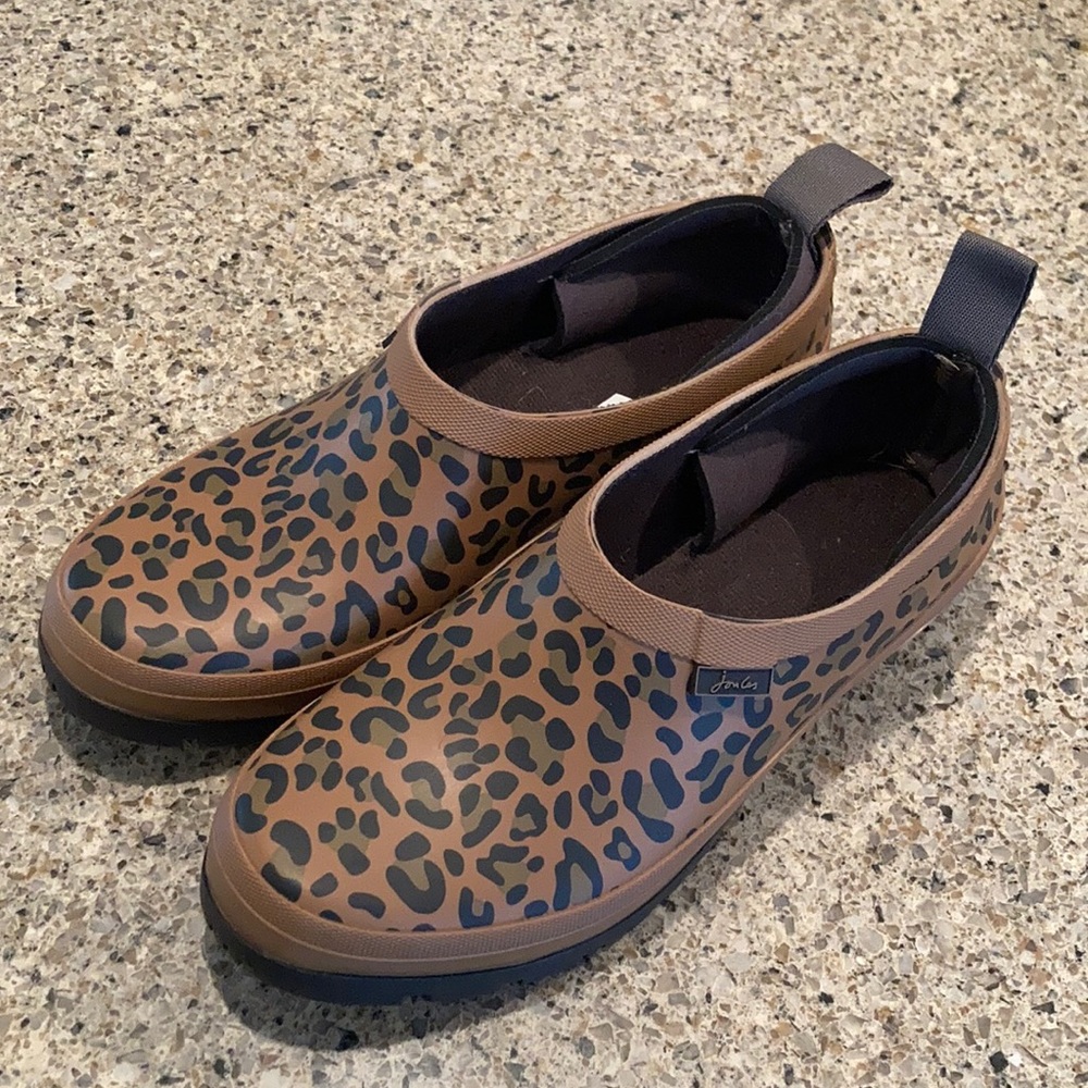 Size 8 Women’s Joules Leopard Print waterproof clog / rain shoe